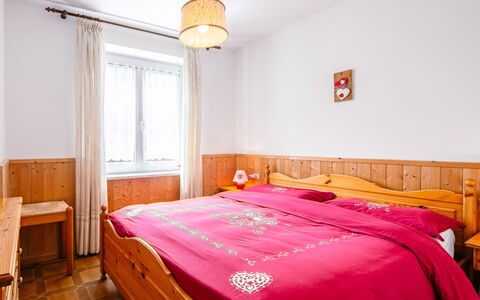 Moena 626: Furniture, Property, Building, Wood, Textile, Window, Interior Design, Bed Frame, Bed, Floor