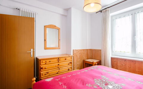 Moena 626: Furniture, Cabinetry, Building, Property, Window, Comfort, Wood, Bed Frame, Textile, Drawer