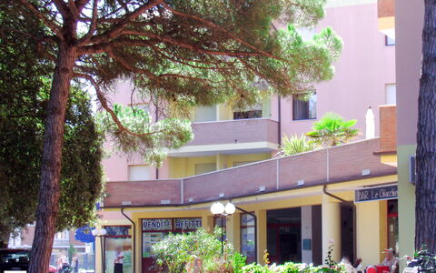 Rosolina Mare 621: Property, Building, House, Architecture, Neighbourhood, Home, Real Estate, Mixed-Use, Tree, Residential Area