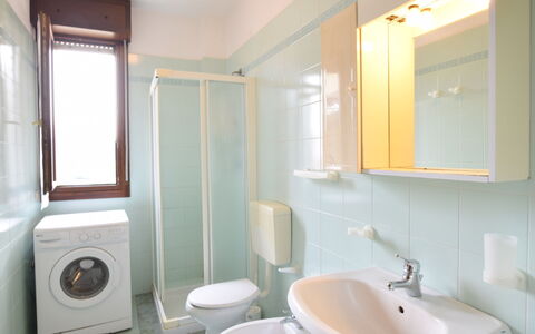Rosolina Mare 621: Laundry Room, Plumbing Fixture, Sink, Tap, Bathroom Cabinet, Bathroom Sink, Mirror, Azure, Bathroom, Window