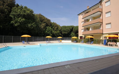 Rosolina Mare 621: Water, Sky, Property, Building, Swimming Pool, Plant, Shade, Window, House, Tree