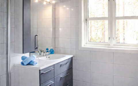 Risdalbu: Plumbing Fixture, Interior Design, Flooring, Sink, Bathroom, Bathroom Sink, Bathroom Cabinet, Floor, Tap, Plumbing