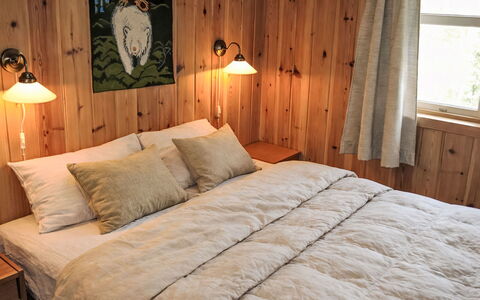 Saglia: Bed, Bedding, Bedroom, Bed Sheet, Furniture, Wood, Interior Design, Flooring, Floor, Linens
