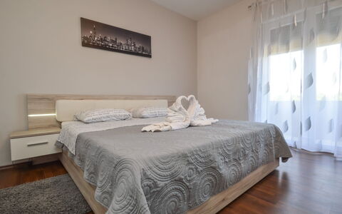 Stipe: Bedroom, Furniture, Bed, Room, Property, Bed Sheet, Bedding, Bed Frame, Interior Design, Wall