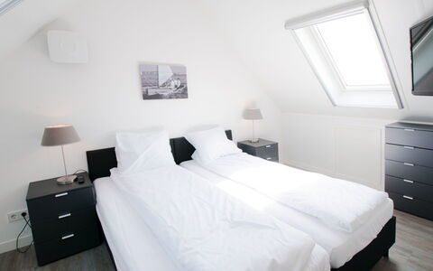 Oesterdam Resort: Bedroom, Room, Bed, Furniture, White, Property, Bed Sheet, Bed Frame, Interior Design, Bedding