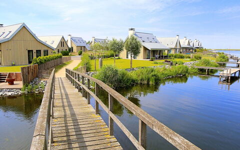 Oesterdam Resort: Water, Cloud, Sky, Water Resources, Plant, Building, House, Lake, Watercourse, Tree