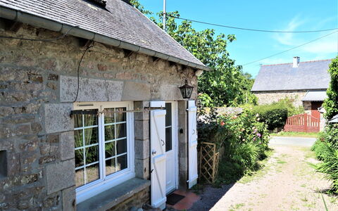 Gwenn: Plant, Building, Property, Window, Sky, Cloud, House, Tree, Wood, Cottage