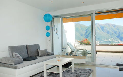 Vista Panorama: Room, Living Room, Property, Furniture, Interior Design, Coffee Table, Building, House, Table, Floor