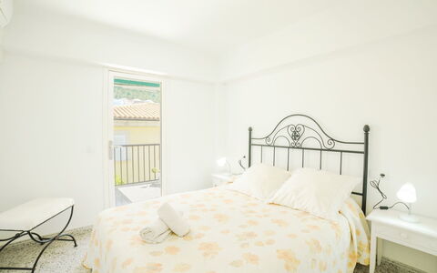 Los Girasoles: Bedroom, Bed, Furniture, Room, White, Bedding, Bed Sheet, Bed Frame, Property, Interior Design