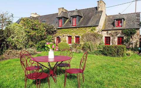 Dolce Vita: Shrub, Cottage, Garden, Spring, Groundcover, Farmhouse, Lawn, Estate, Yard, Backyard