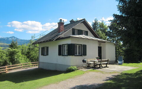 Landhaus Grüne Oase: Plant, Sky, Building, Property, Window, Cloud, Tree, House, Land Lot, Natural Landscape