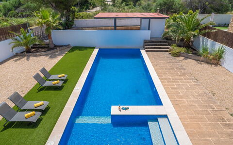 Villa Mut: Plant, Water, Property, Building, Azure, Swimming Pool, Grass, Body Of Water, Urban Design, Leisure