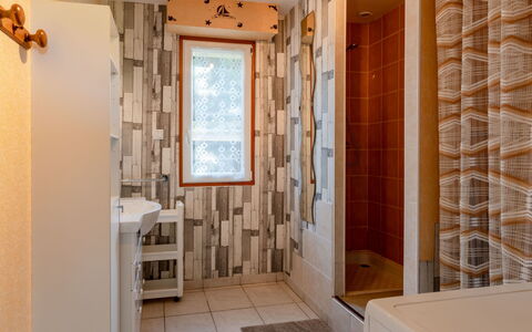 Chez Lilo: Wood, Interior Design, Door, Floor, Flooring, Hardwood, Wood Stain, Real Estate, Building