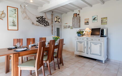La Batterie: Table, Furniture, Property, Picture Frame, Wood, Cabinetry, Chair, Interior Design, Flooring, Floor
