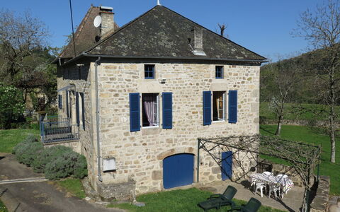 Cazals: Sky, Plant, Building, Window, Property, Tree, House, Land Lot, Cottage, Grass