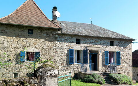 Cazals: Sky, Plant, Property, Window, Building, House, Cottage, Land Lot, Door, Grass