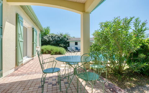 Les Lavandiers: Plant, Sky, Furniture, Chair, Window, Azure, Building, Shade, Table, Outdoor Furniture
