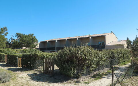 Carcans Plage 601: Sky, Plant, Plant Community, Building, Window, Tree, Land Lot, Shade, Landscape, House