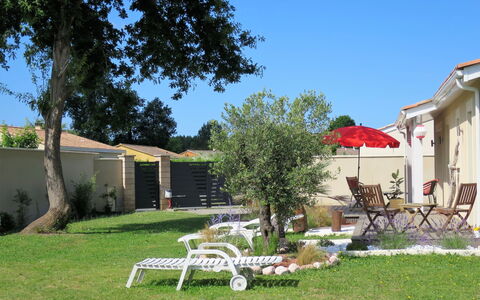 Mogador: Property, Yard, Home, House, Backyard, Building, Real Estate, Residential Area, Cottage, Estate