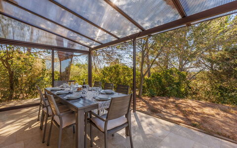 Les Garrigues D'Ozilhan: Table, Plant Community, Plant, Sky, Shade, Chair, Wood, Tree, Outdoor Furniture, Leisure