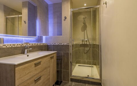 La Grive: Bathroom Cabinet, Plumbing Fixture, Tap, Cabinetry, Building, Sink, Mirror, Bathroom Sink, Bathroom, Shower Door