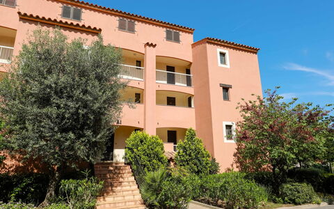 Saint-Raphaël 712: Property, Residential Area, Building, Neighbourhood, Apartment, House, Architecture, Real Estate, Home, Town