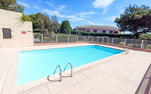 Résidence les Sangliers: Swimming Pool, Residential Area, Resort, Outdoor Furniture, Estate, Shade, Hacienda, Landscaping, Garden, Villa