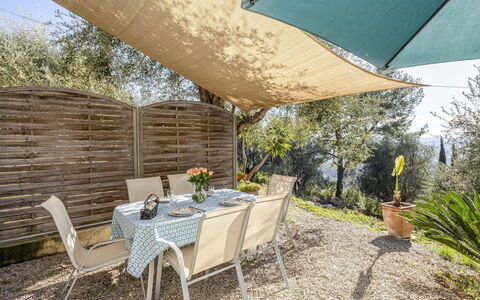 La Petite Toscane: Plant, Table, Property, Furniture, Chair, Building, Shade, Flowerpot, Outdoor Table, Outdoor Furniture