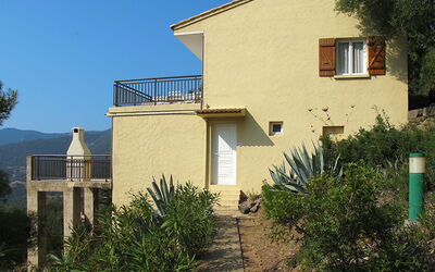Partinello 601: Plant, Building, Sky, Property, Window, Tree, House, Vegetation, Land Lot