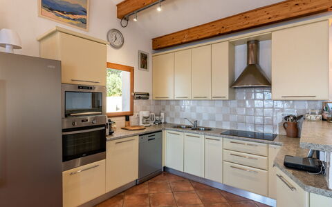 Maison Balbi: Cabinetry, Countertop, Property, Sink, Kitchen Sink, Kitchen Stove, Kitchen Appliance, Kitchen, Wood, Tap