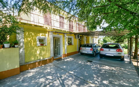 Sandra: Property, Real Estate, Building, House, Vehicle, Home, Car, Architecture, Cottage, Family Car
