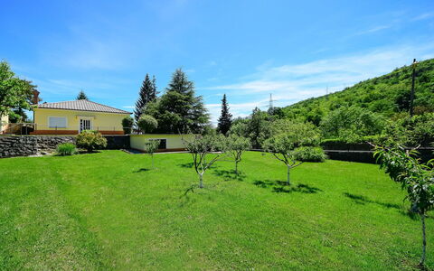 Sandra: Property, Natural Landscape, Green, Land Lot, Grass, Grassland, Real Estate, House, Sky, Lawn