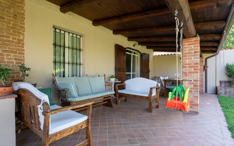 Marmorito: Plant, Furniture, Building, Window, Houseplant, Flowerpot, Wood, Interior Design, Shade, Floor