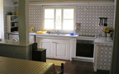 Hollebarde: Room, Furniture, Countertop, Property, Cabinetry, Interior Design, Floor, Kitchen, Building, Sink