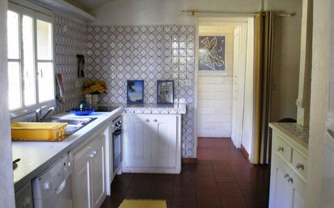 Hollebarde: Room, Property, Floor, Furniture, Building, Interior Design, Countertop, Kitchen, Sink, House