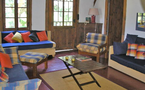 Hollebarde: Living Room, Room, Furniture, Interior Design, Property, Building, Table, House, Coffee Table, Floor