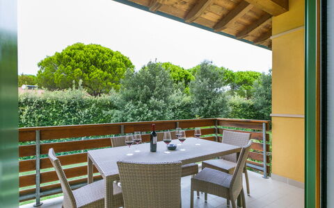 Accommodation:&nbsp;Green Village Eco Resort 609.5