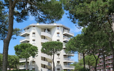 Lignano Sabbiadoro 643: Property, House, Residential Area, Building, Architecture, Home, Real Estate, Condominium, Apartment, Tree