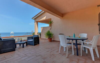 Accommodation:&nbsp;La Paradisa 601.2