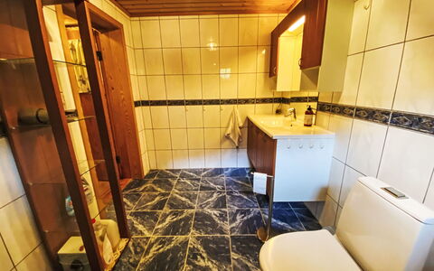 Strand: Interior Design, Yellow, Floor, Flooring, Sink, Wood, Bathroom, Ceiling