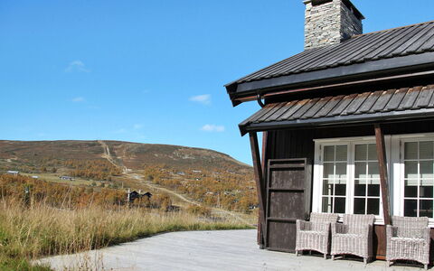 Havsdalsgrenda: Sky, Plant, Window, Wood, House, Building, Cloud, Siding, Cottage, Rural Area
