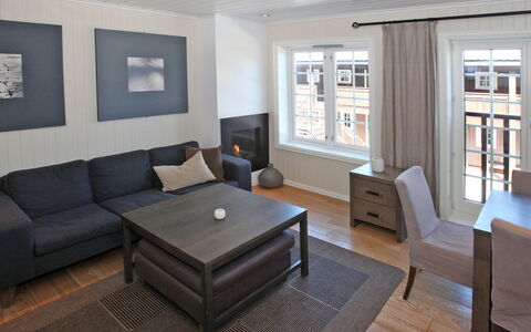 Havsdalsgrenda: Furniture, Comfort, Picture Frame, Wood, Floor, Living Room, Interior Design, Flooring, Window
