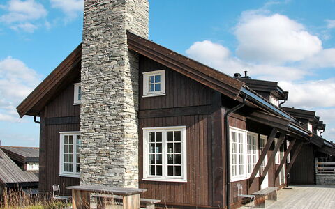 Havsdalsgrenda: Cloud, Sky, Building, Window, Plant, Wood, House, Cottage, Roof, Facade