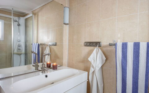 Soltun: Plumbing Fixture, Tap, Sink, Bathroom, Lighting, Wood, Building, Flooring, Floor