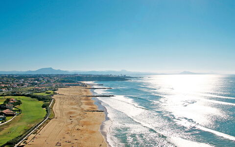 Mer et Golf: Sky, Water, Body Of Water, Beach, Coast, Horizon, Coastal And Oceanic Landforms, Sea, Shore, Ecoregion