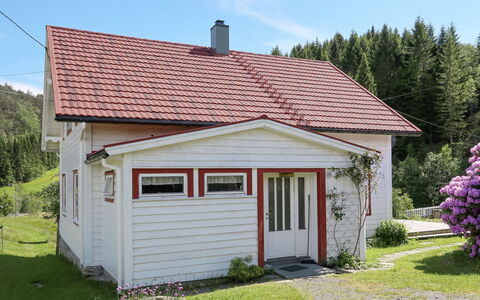 Nystølen: Sky, Plant, Building, Property, Window, House, Tree, Land Lot, Wood, Cottage