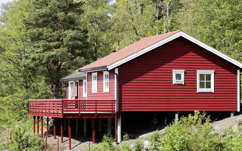 Rød Hytte: Plant, Building, Window, House, Wood, Tree, Land Lot, Cottage, Natural Landscape, Siding