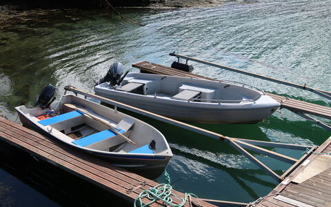 Blå Hytte: Water, Boat, Watercraft, Vehicle, Boats And Boating--Equipment And Supplies, Naval Architecture, Lake, Wood, Body Of Water, Recreation