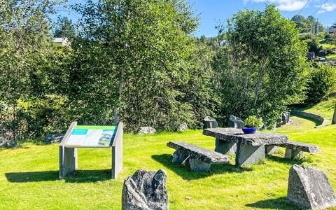 Blå Hytte: Grass, Shrub, Outdoor Bench, Bench, Groundcover, Picnic Table, Outdoor Furniture, Garden, Lawn, Park