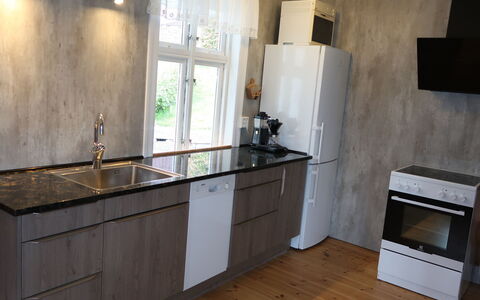 Ikjefjord: Cabinetry, Countertop, Property, Tap, Building, Kitchen Appliance, Kitchen Sink, Kitchen, Kitchen Stove, Wood